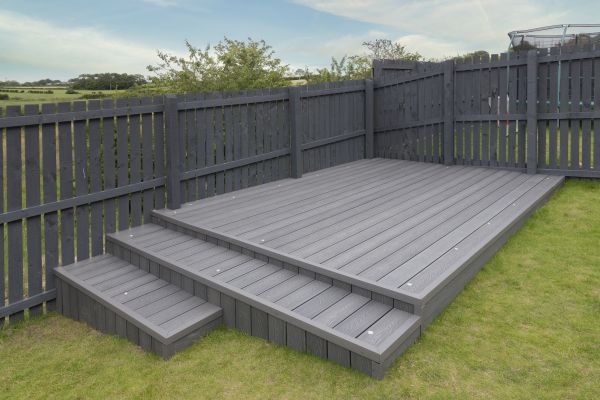 Cost of Vinyl Deck Construction in Columbia